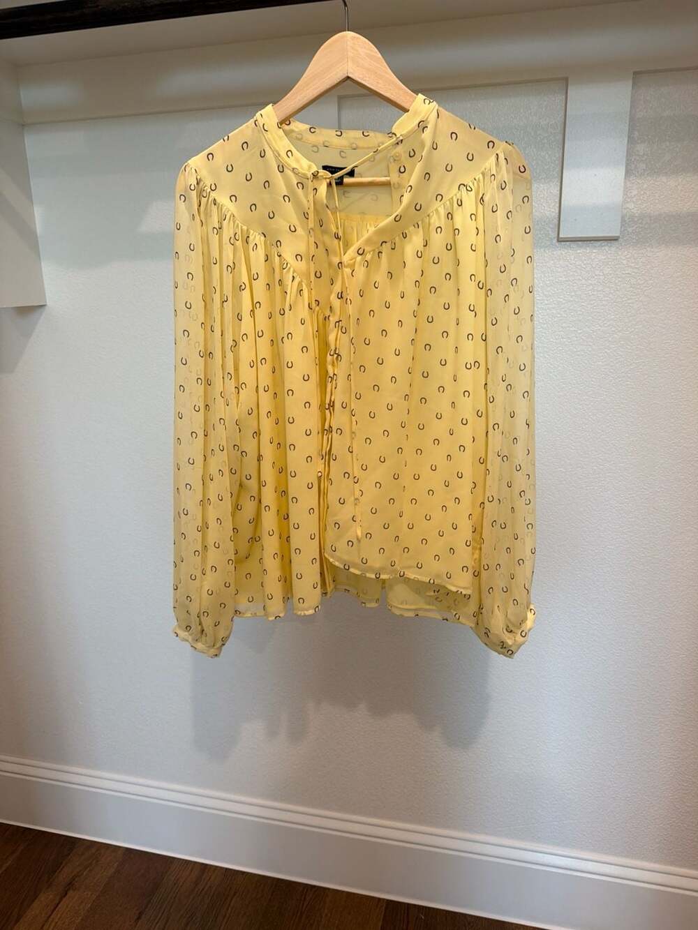 Ann Taylor Light Yellow Long Sleeve Horseshoe Print Pleated Blouse